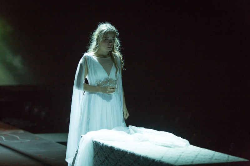 File:Schmidt, Henessi (Julia – Henessi Schmidt. Shakespeare’i ja Toikka „Romeo ja Julia” (VAT Teater, 2020), foto Siim Vahur, allikas VAT Teater).jpg